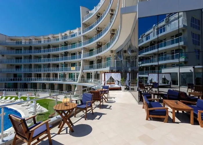 Front Luxurious Two Bedroom 公寓