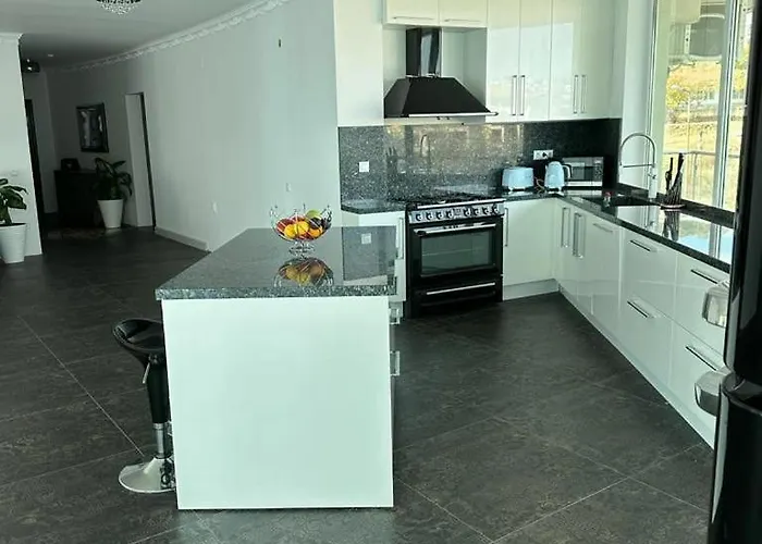 公寓 Front Luxurious Two Bedroom 比亚拉