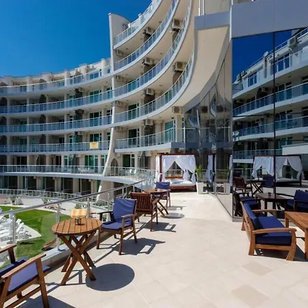 Front Luxurious Two Bedroom Apartment