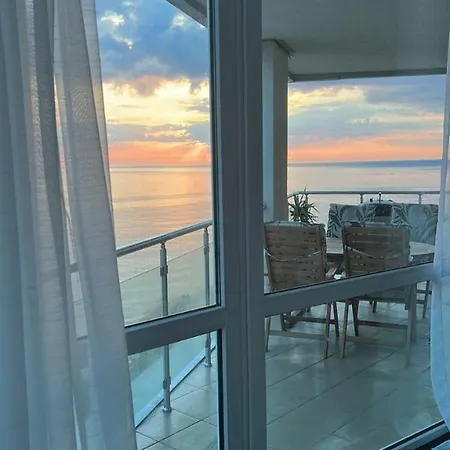 Front Luxurious Two Bedroom Apartment